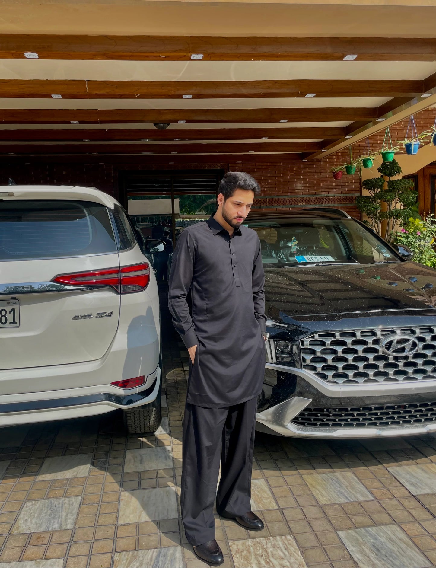 BLACK QAMEEZ AND LOOSE FIT TROUSER