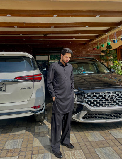 BLACK QAMEEZ AND LOOSE FIT TROUSER