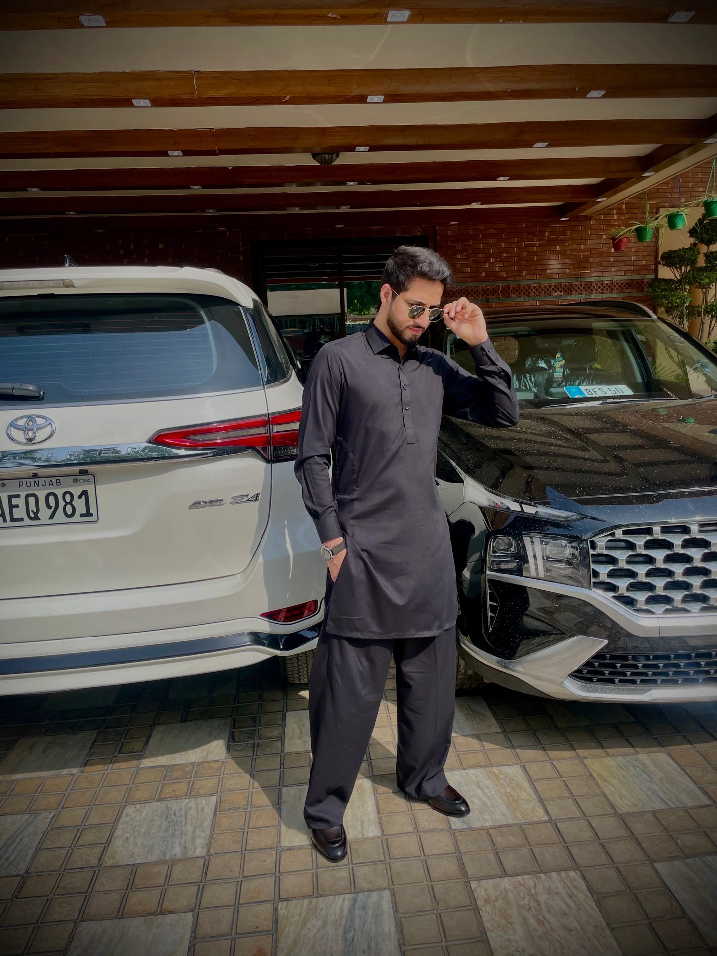 BLACK QAMEEZ AND LOOSE FIT TROUSER