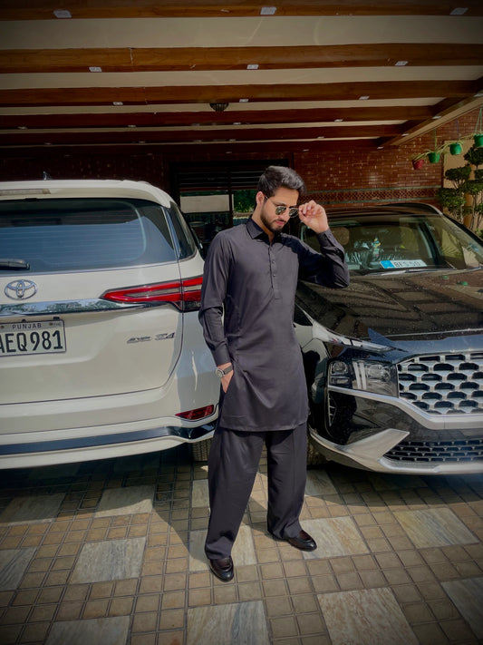 BLACK QAMEEZ AND LOOSE FIT TROUSER